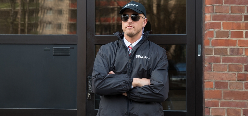 Как устроиться охранником в ЧОП